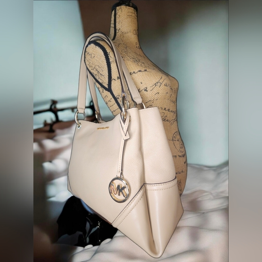 Michael Kors Nicole Large Pebbled Leather Tote Bag In Bisque - Picture 11 of 15
